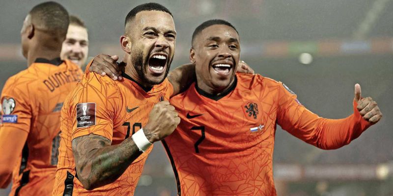 Đội tuyển Hà Lan đoàn kết trong khoảnh khắc ăn mừng chiến thắng