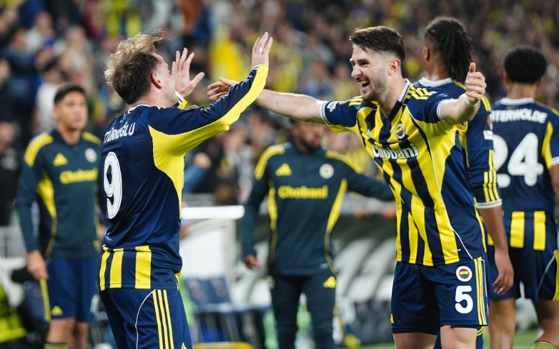 Fenerbahce gặp sức ép lớn từ chuỗi trận không ổn định gần đây