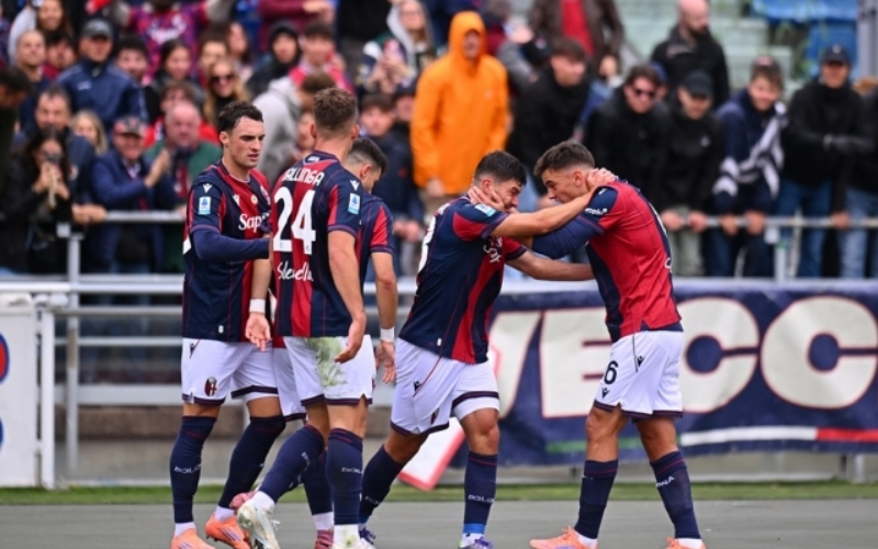 Phân tích chiến thuật thi đấu trên sân cỏ