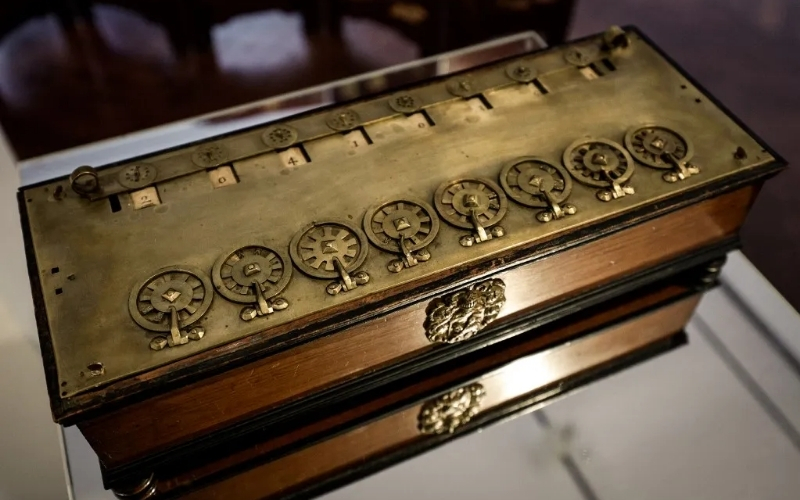 Các cỗ máy tính toán kinh điển và nguyên lý riêng biệt