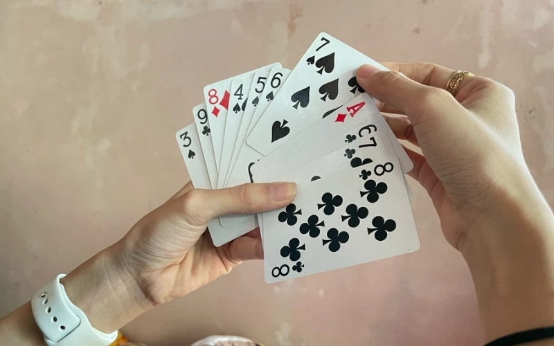 Hoài niệm ván bài giấy truyền thống Giá trị tinh thần đi cùng năm tháng của các thế hệ