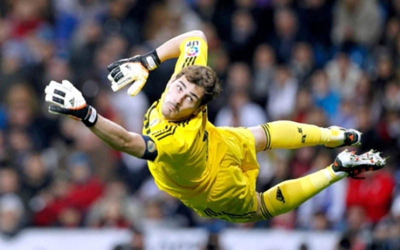 Những bước đệm đầu tiên xây dựng vị thế thủ môn huyền thoại của Iker Casillas