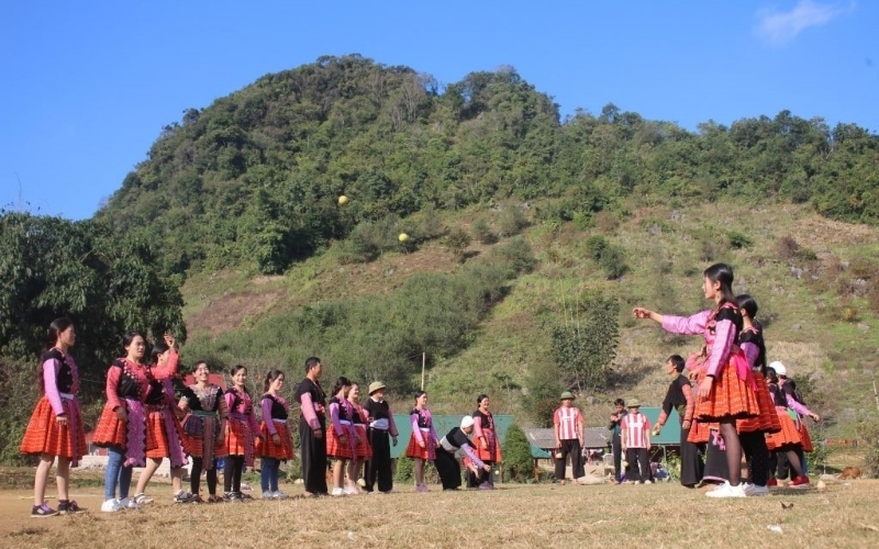 Sự giao thoa giữa thể thao truyền thống và các trò chơi vận động dân gian