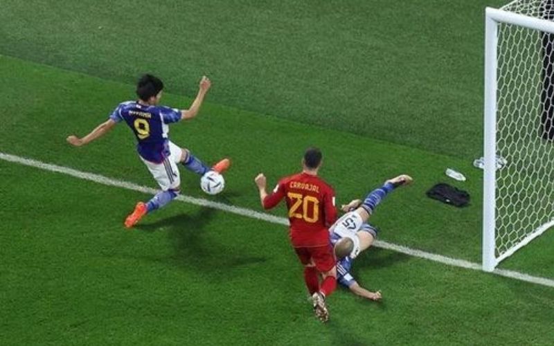 Cách xác định bóng đã hoàn toàn vượt qua vạch vôi chưa