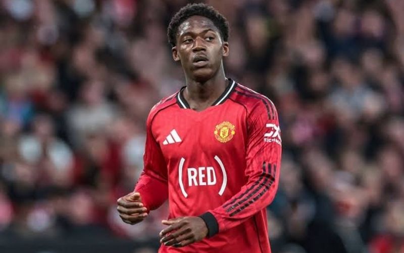 Kobbie Mainoo là niềm hy vọng tuyến giữa của Manchester United