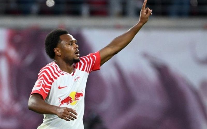 Loïs Openda tận dụng tốc độ vượt trội để xé toang hàng thủ RB Leipzig